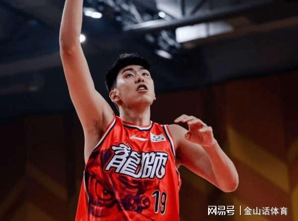 金沙娱乐-牛逼！10中9砍24分14板2帽，被广东弃用之人又爆发，网友:真争气